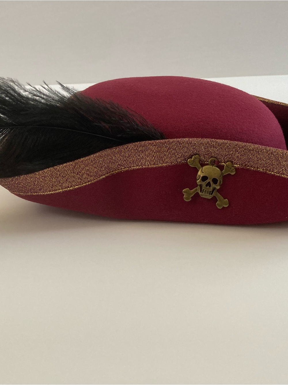 Disney Parks Pirates of the Caribbean Redd Feather Tricorn Hat - Picture 2 of 11